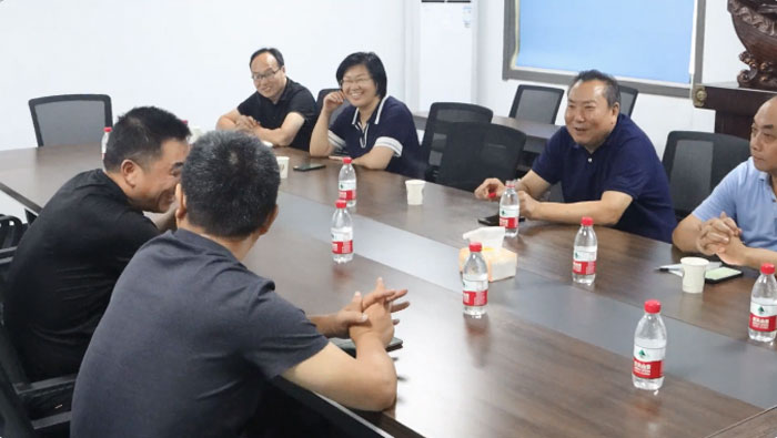 縣政協(xié)主席王定澤同志到博盈軸承公司進(jìn)行調(diào)研工作 縣政協(xié)主席王定澤同志到博盈軸承公司進(jìn)行調(diào)研工作