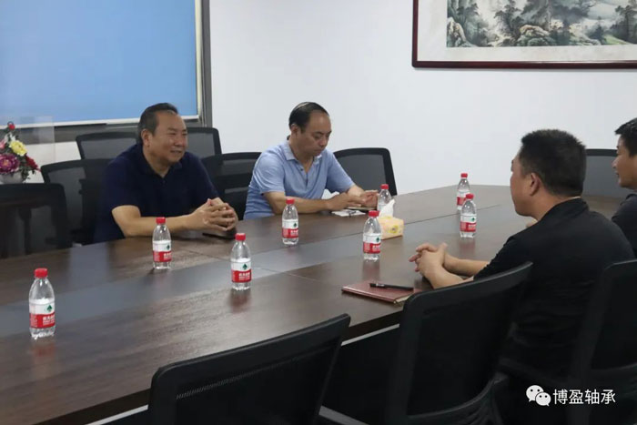 縣政協(xié)主席王定澤同志到博盈軸承公司進(jìn)行調(diào)研工作 縣政協(xié)主席王定澤同志到博盈軸承公司進(jìn)行調(diào)研工作